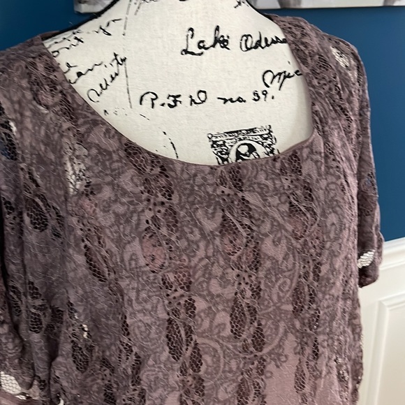 Lace top - Picture 2 of 4